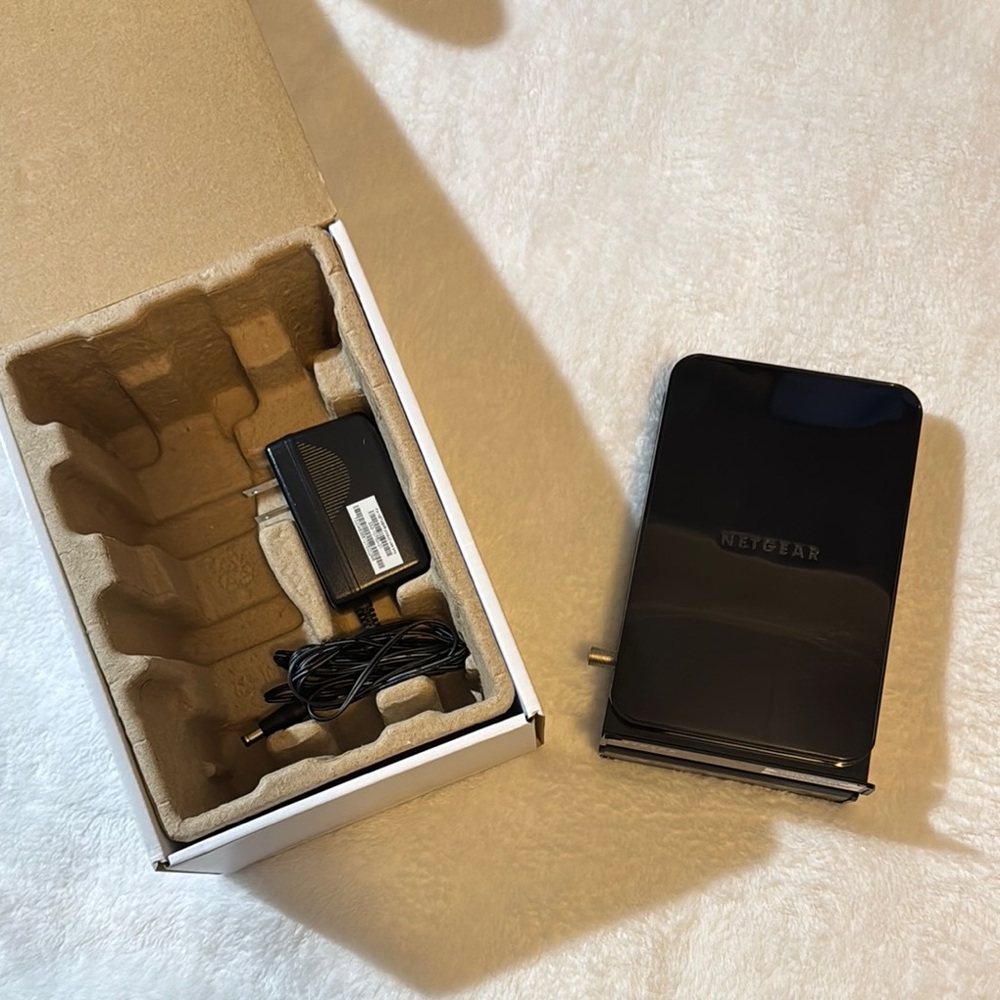 Netgear Black Wireless Router CM500 High Speed Cable Modem - Picture 2 of 10